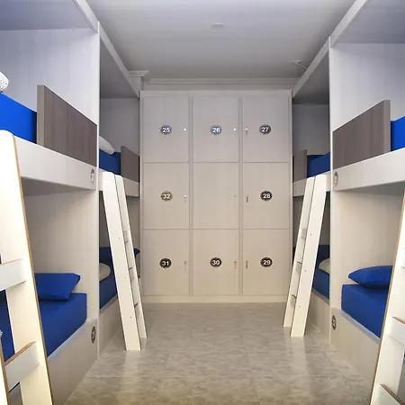 אכסניה Oceanus